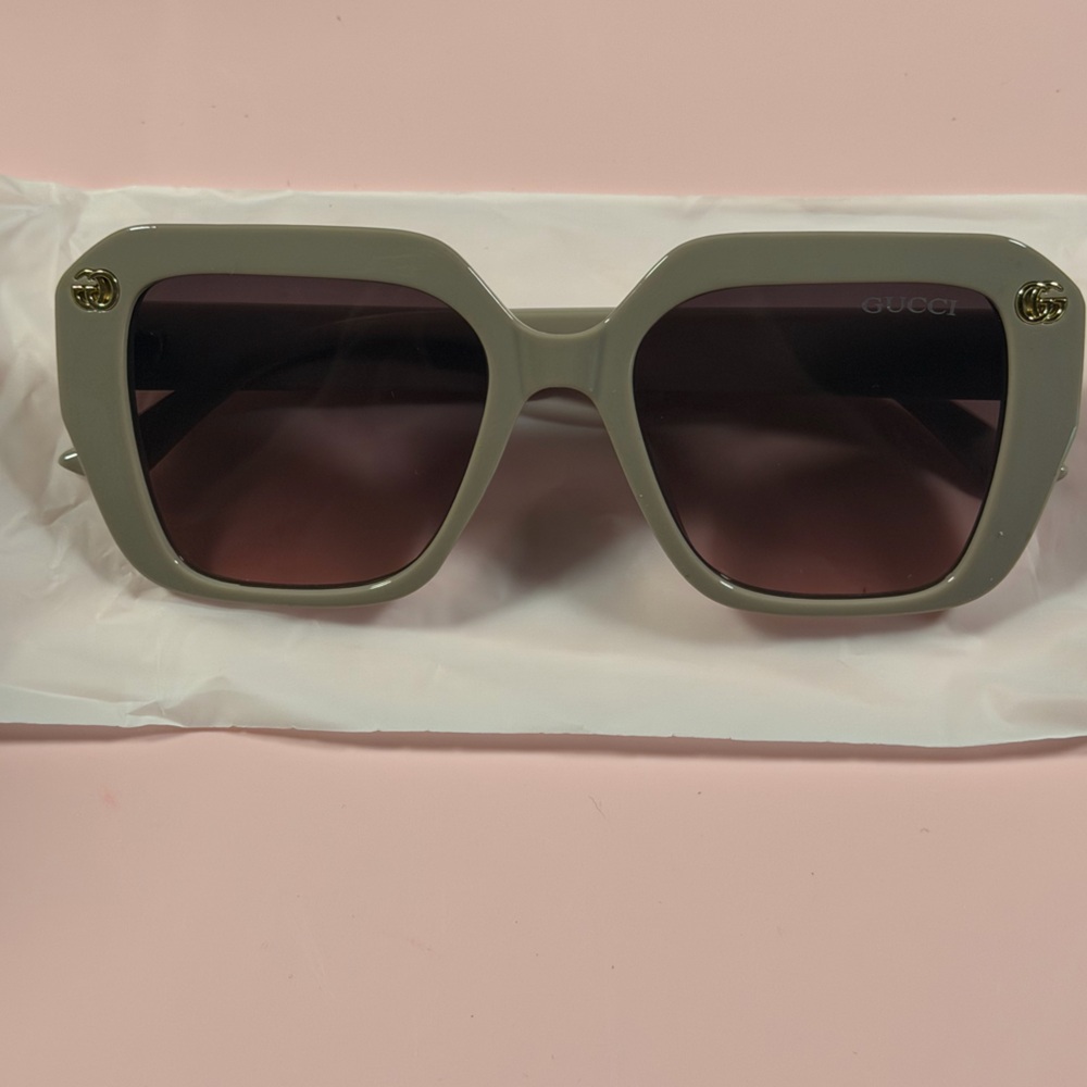 Women’s Gucci sunglasses